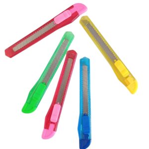 CUTTER 13CM 9MM PLASTICO TRANSPARENTE CHICO